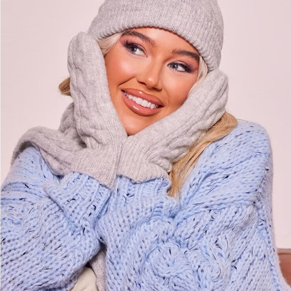 New GREY CABLE KNIT MITTENS